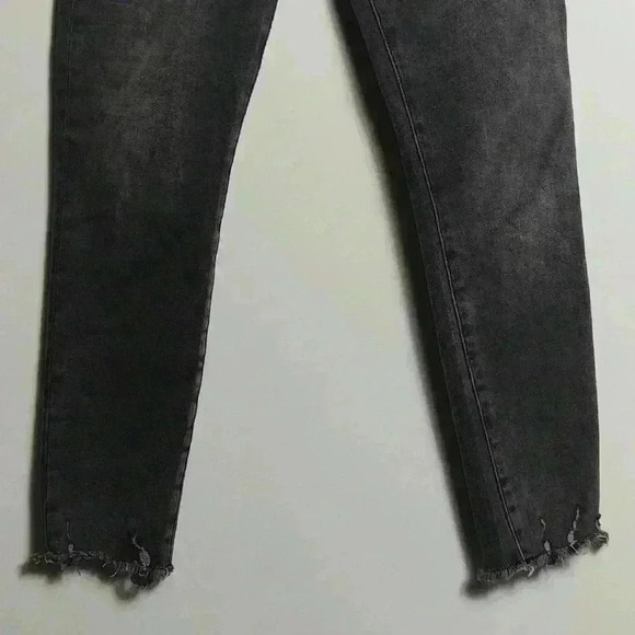 GOOD AMERICAN Grey Wash Mid-rise Stretchy Skinny Jeans Size 2/26 - Picture 2 of 15